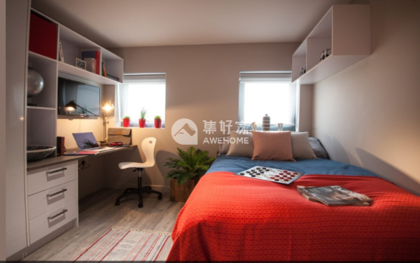 伦敦艺术大学服装设计学院：创意与卓越的熔炉