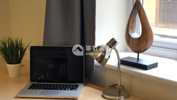 哈德斯菲尔德大学留学费用